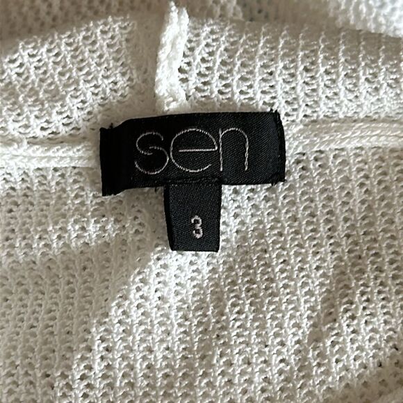 Sen sz 3 or Large white mesh pullover hooded with cinch ties great condition. - Picture 7 of 8